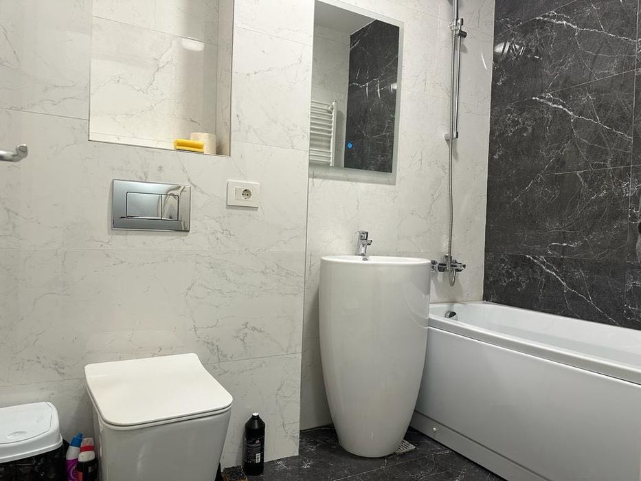 Inchiriez spatiucomercial/ ap 3 camere zona centrala/ Renting apartament for business or to live in city center