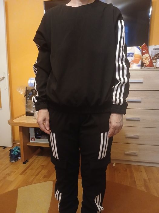 Vând trening dama