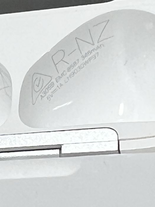 Vand- Airpods 4 , ANC , originale 100%. , cutia lor , factura emag