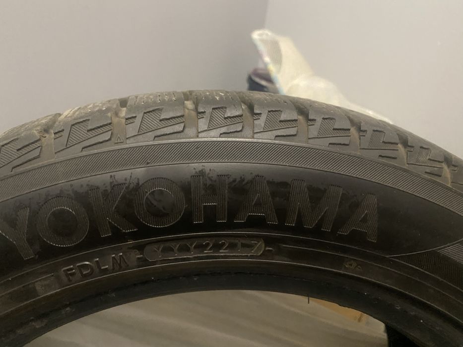 Шины Yokohama 215/55/R17.