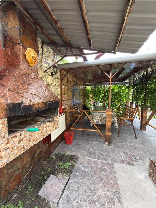 Fargonada dacha, basseyn va hammom, centrdan yaqin