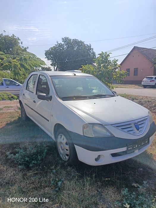 Vand dacia logan  pentru dezmembrari. Masina este radiata.