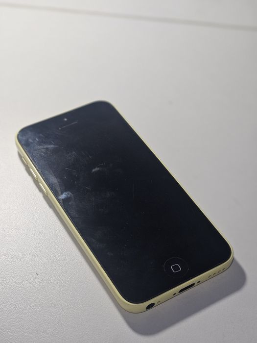 Iphone  5c Айфон 5с в идельном состоянии