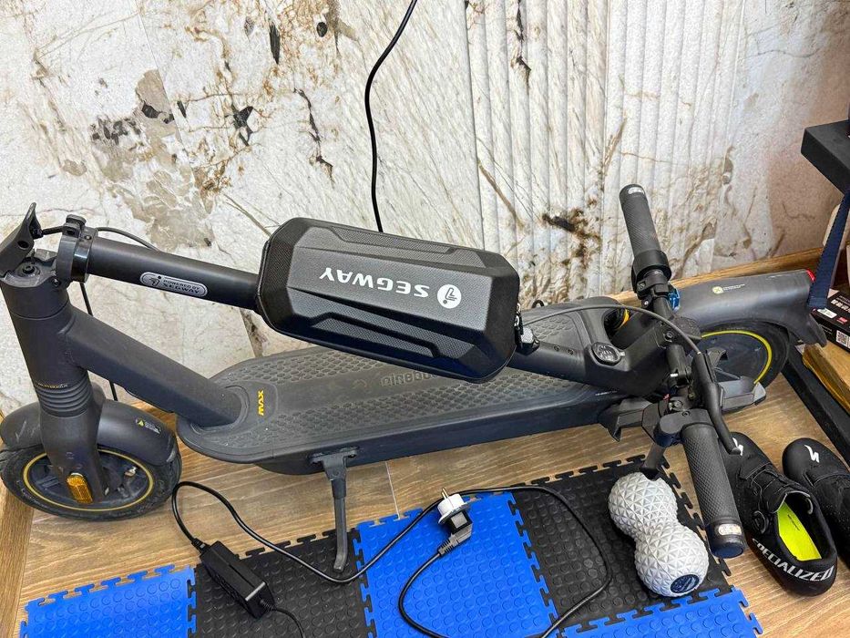 Продам самокат ninebot kick scooter max G2