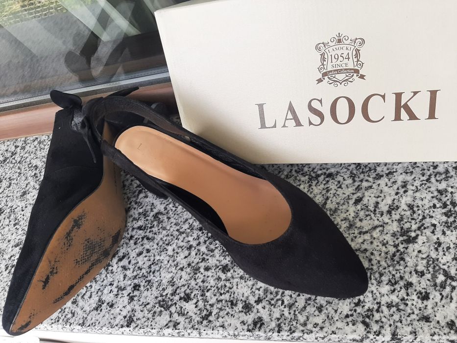 Дамски обувки на нисък ток от естествена кожа