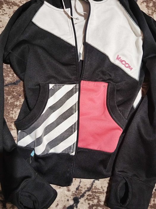 Горнище с цип на марката Volcom