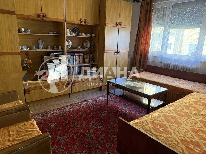 Продава се Тристаен апартамент в Пловдив, Център - 110 кв.м за 1955 €/кв.м - Снимка #2
