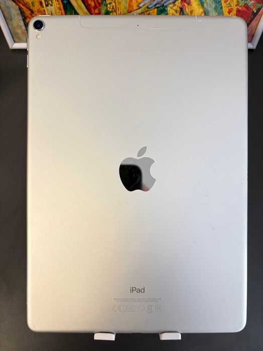Apple iPad Pro 1gen A1709 10.5' 256GB WiFi + Cellular / Silver [4GB RAM]