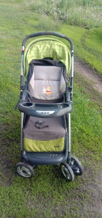 Продам коляску и детский столик