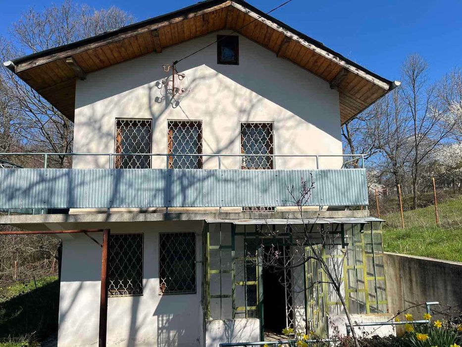 Къща за продажба в Бижовци, Трявна – двуетажна, двор 2560 кв.м., инвестиция