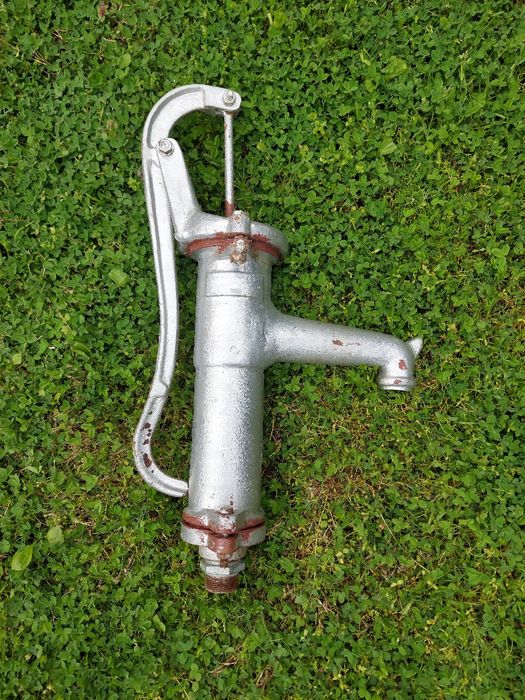 Ръчна водна помпа (кръцкалка)
