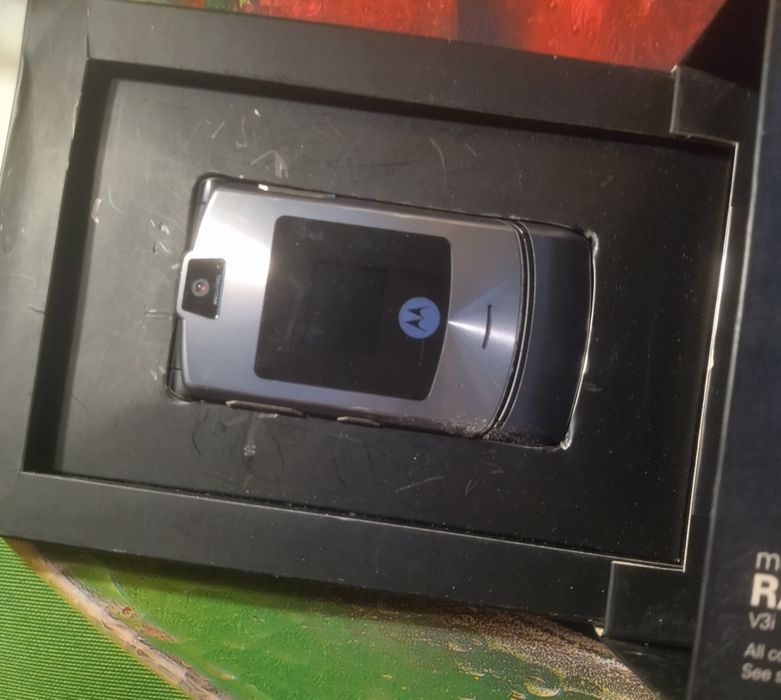 Телефон Motorola v3