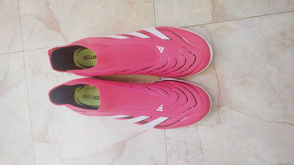 Adidas Predator за изкуствен терен