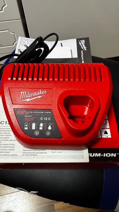 Комплект акум.инструменти с батерии Milwaukee M12 3г гаранция