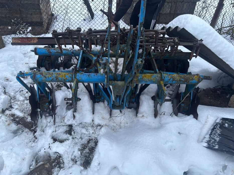 Vând tractor plug disc