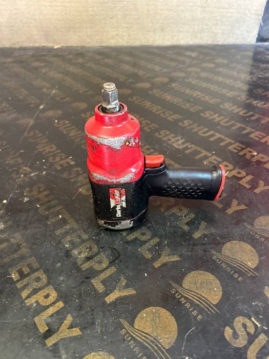 Гайковерт на въздух Профи серия в кашон перфектно техническо състояние