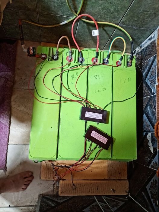 Invertor growatspf 5000es cu 4 baterii agm de 155ah