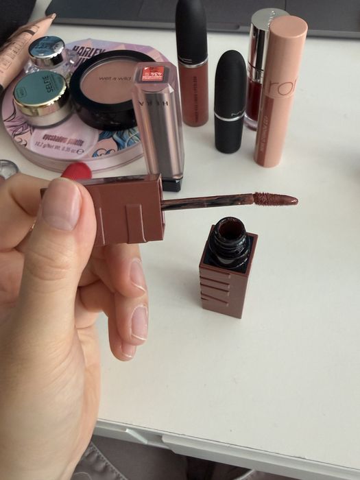 различни гримове (mac, essence)