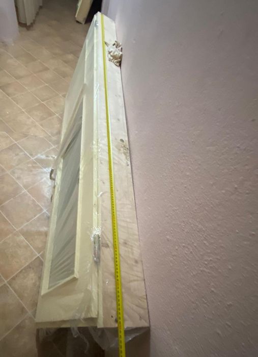 Uși făcute din lemn de tei