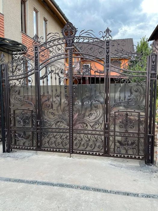 Set porți din fier forjat