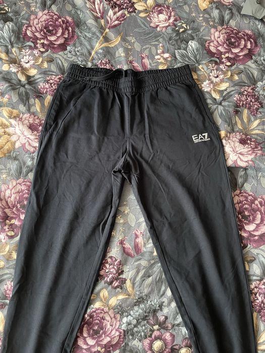 Продавам екип на EA7