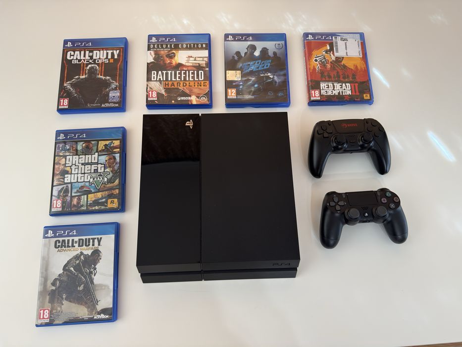 PlayStation 4 (PS4) 500GB + 2 controllere + 6 jocuri