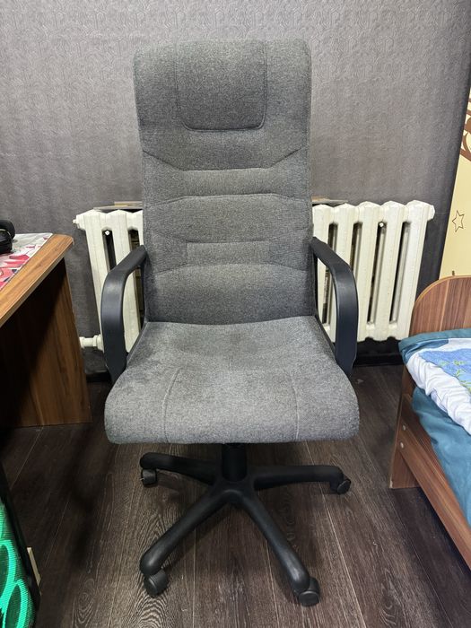 Продам стул офисный/игровой