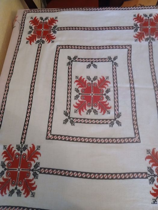 Fața de masă, cusută manual,motive nationale, 85× 70 cm