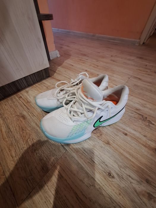 Маратонки Найк бели