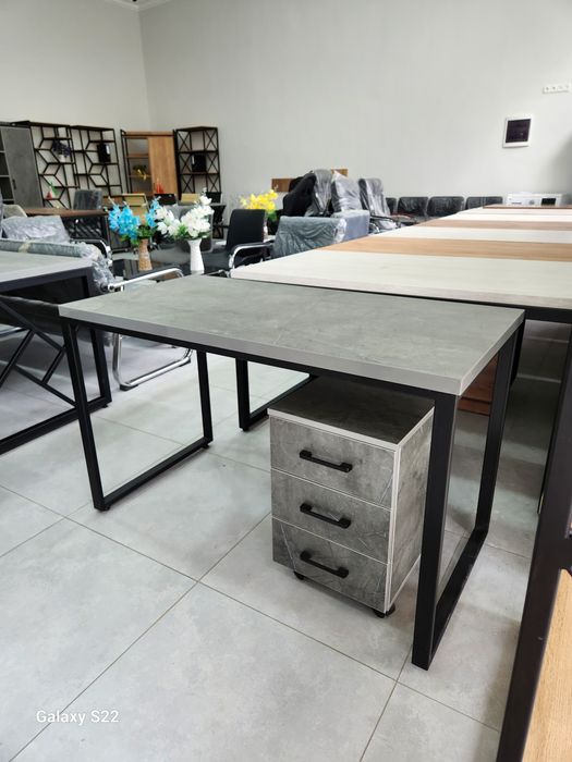 Stol, stul, loft uslubidagi barcha mebellar Samarqanddagi do'konimizda