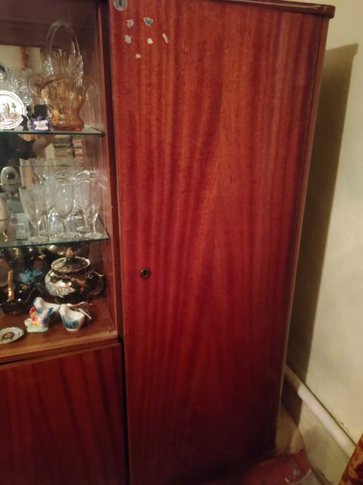 Срочно сервант  в отличном состоянии 25000