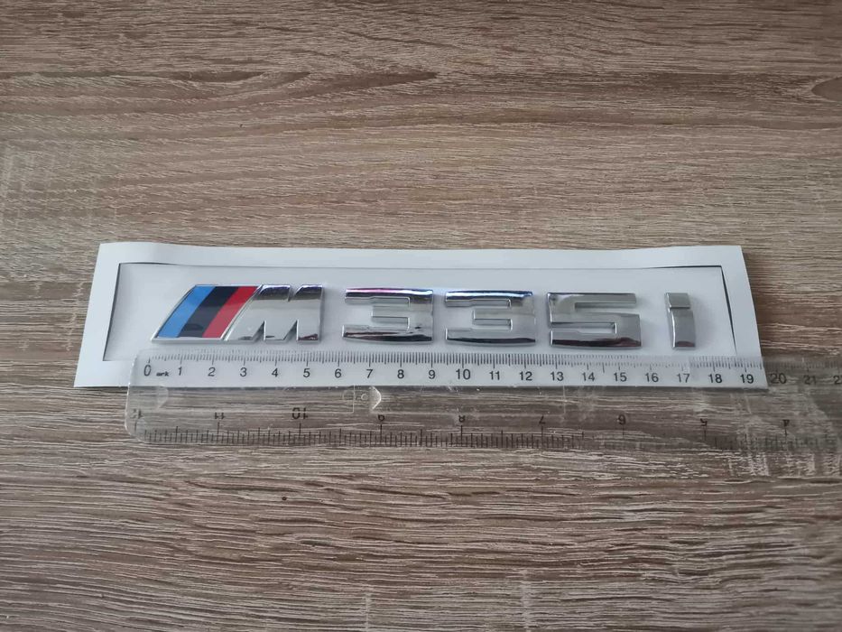 BMW М335i сребрист гланц емблема