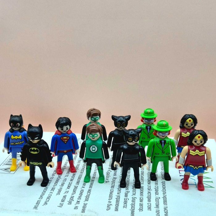 Продам  фигурки Kinder DC