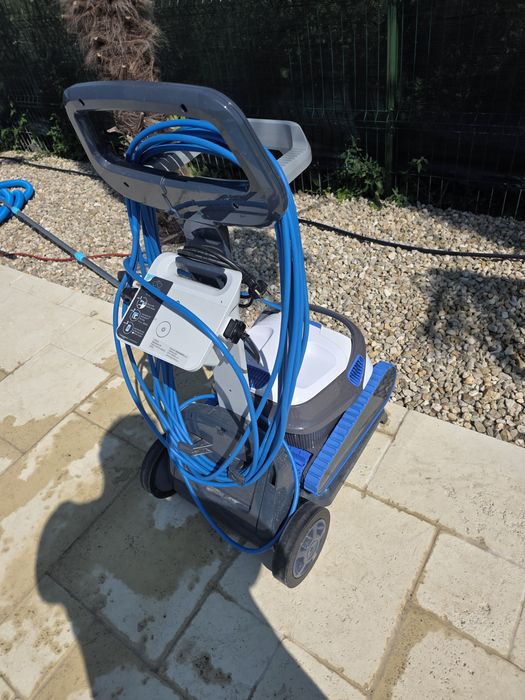 Robot curatat piscina Maytronics Dolphin s300i