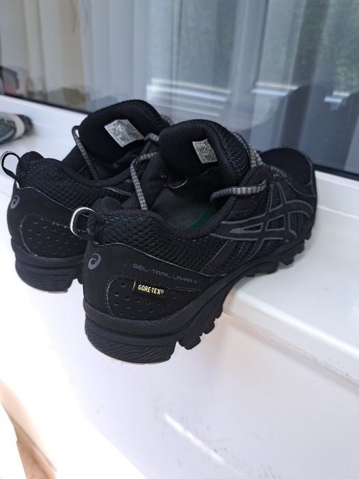 Vând Asics Trail Lazăr 4 nr 43,5 cu Gore-tex