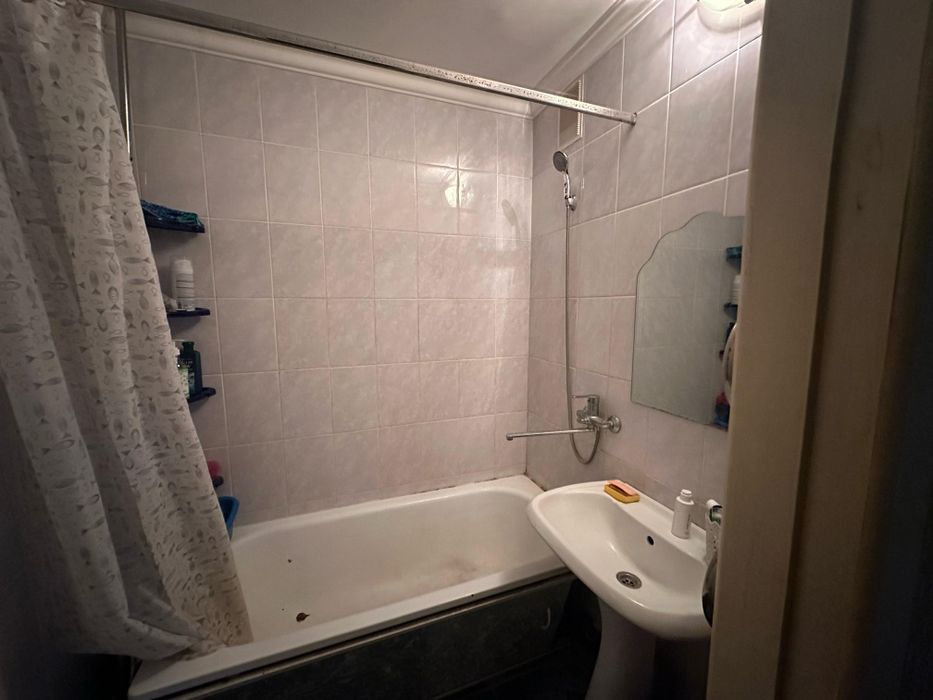 Продам 2 ком квартиру район 8 школы