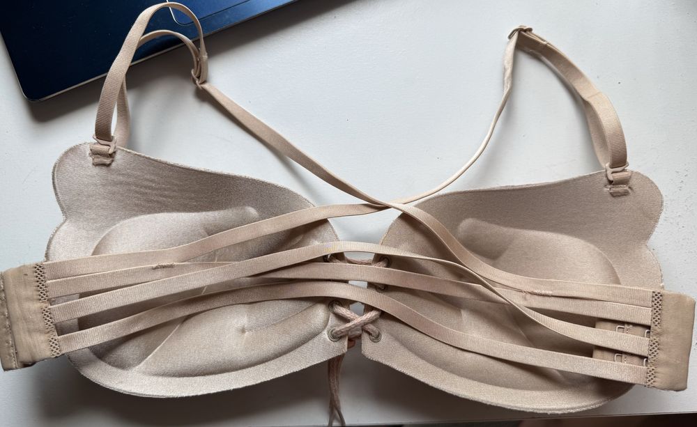 Повдигащ сутиен с малка подплънка