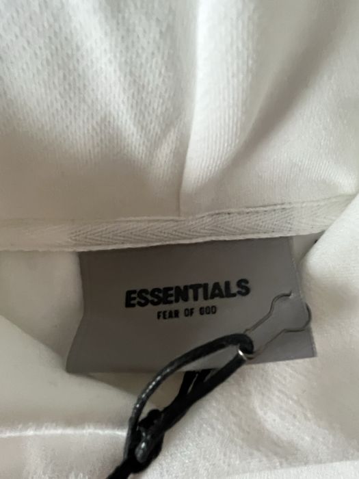 Екип на essentials