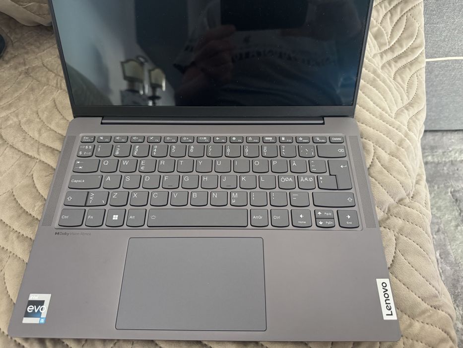 Laptop Lenovo Yoga slim i5 1240p OLED