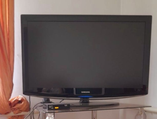 Телевизор Samsung диагональ 100см