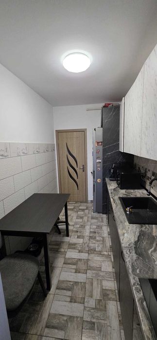 Persoană fizică vând apartament cu 2 camere în Florești,str Abatorului
