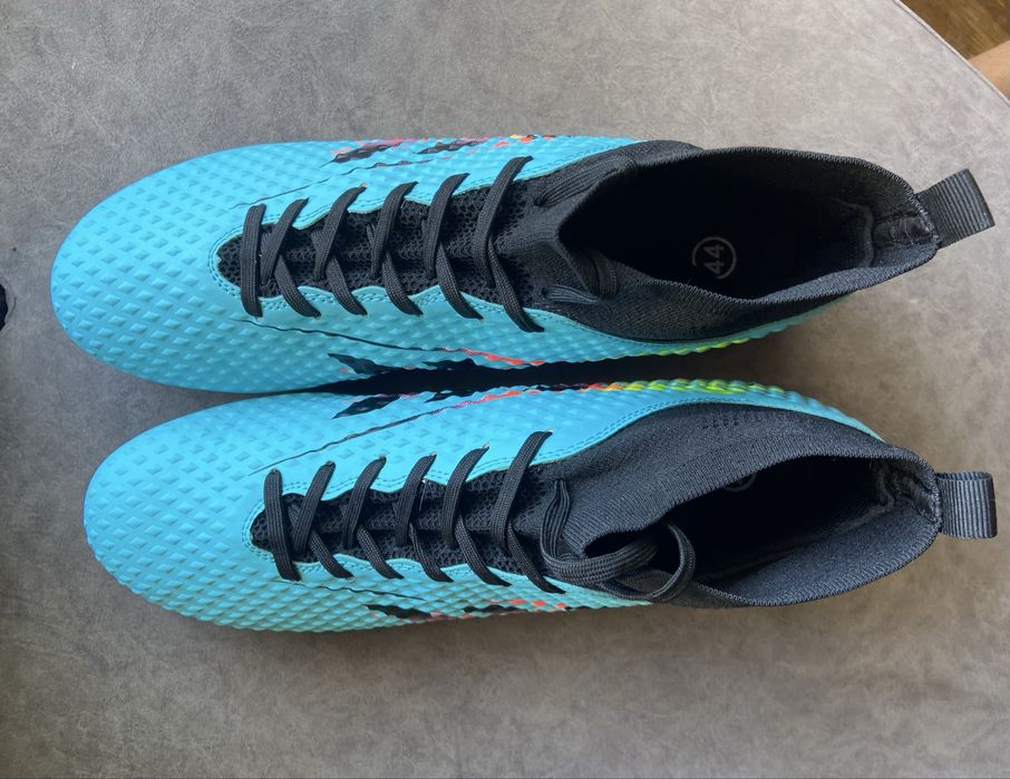 Футболни бутонки