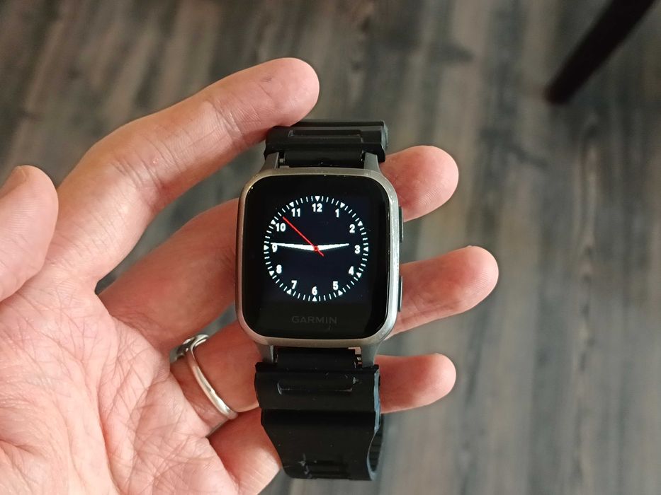 Смарт часы Garmin Venu SQ