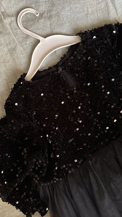 Пальто и платья для девочки 5-8 лет