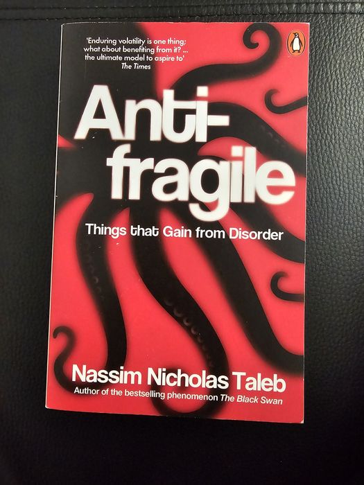 Carte: Anti-fragile. Things that gain from disorder