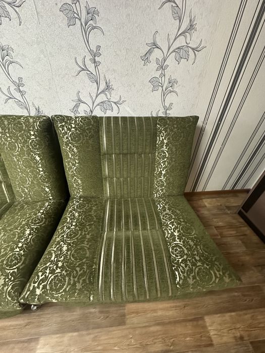 Продам диван с подушками