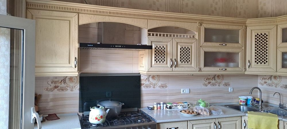 Срочно!!! Продается!!! Кухонный мебель со всеми техниками.