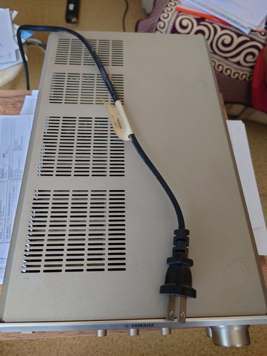 Усилитель интегральный Yamaha RX-E400