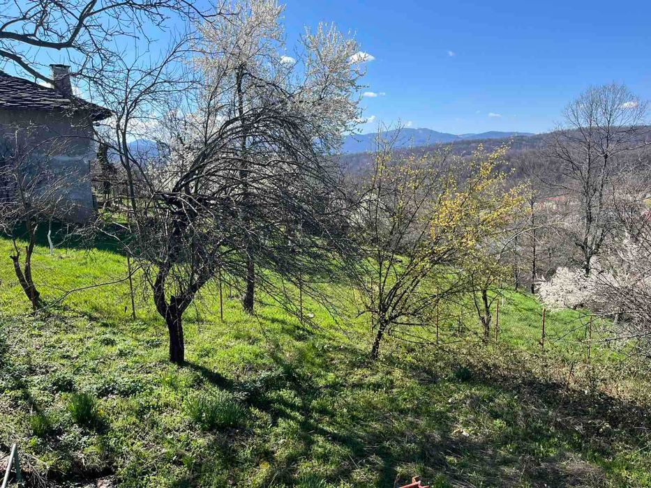 Къща за продажба в Бижовци, Трявна – двуетажна, двор 2560 кв.м., инвестиция