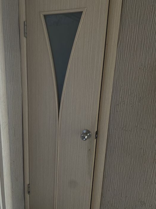 Межкомнатные двери 8 штук